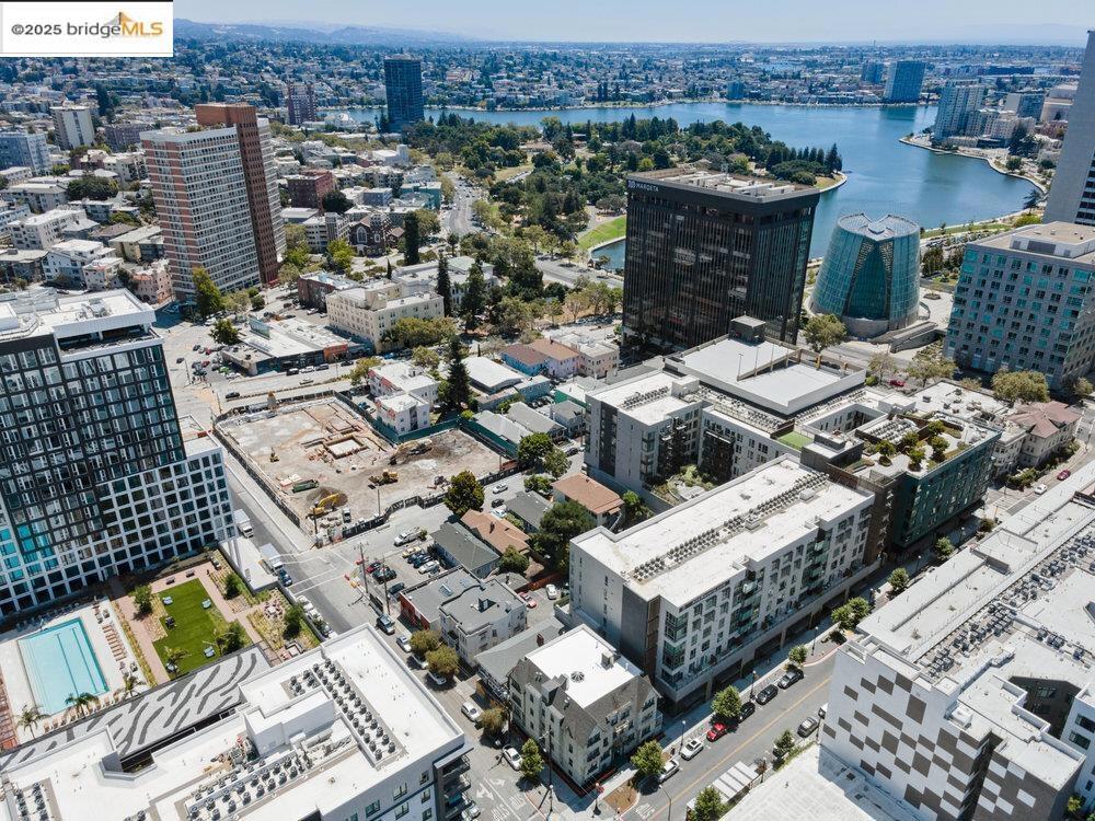 OAKLAND - Residential Income