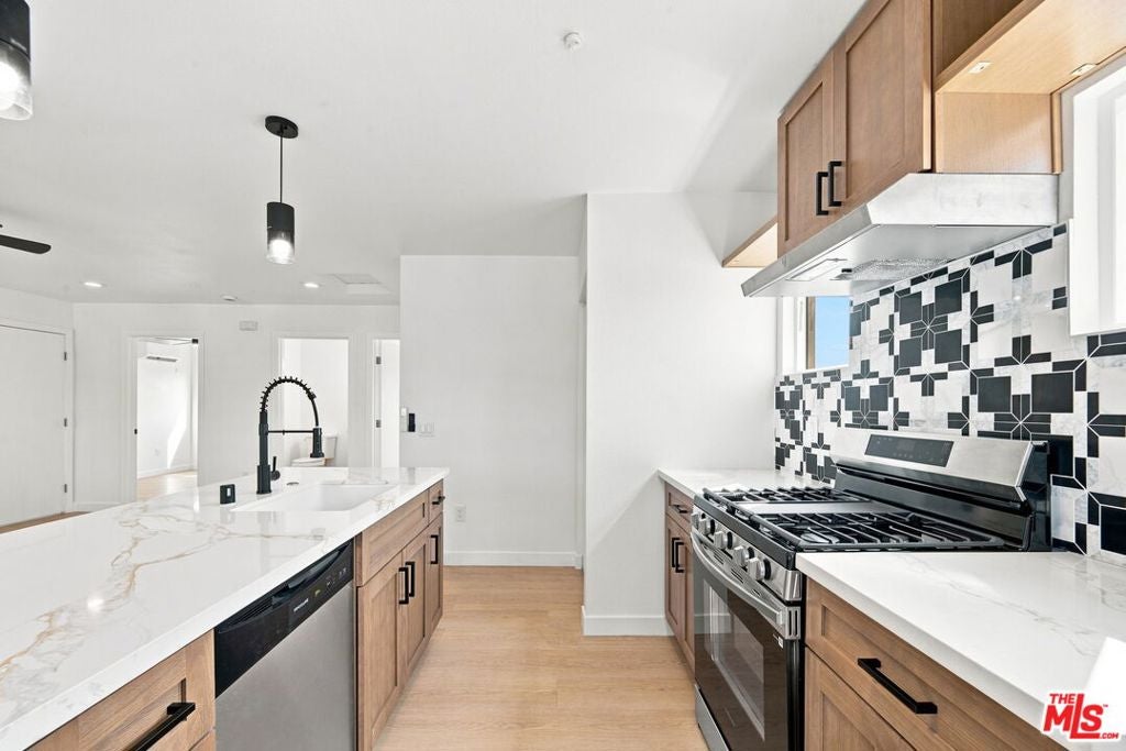 577 W Ave 28, Los Angeles CA 90065
