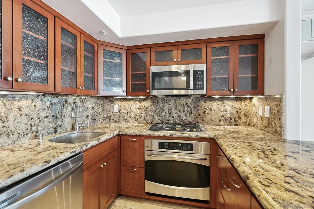 500 W Harbor Dr 919