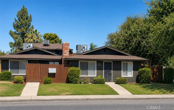 2824 N HALF MOON DR, BAKERSFIELD, CA 93309 - Image d9e2a72d9ab95f0cbe352e82e3de5c4c/3461915537