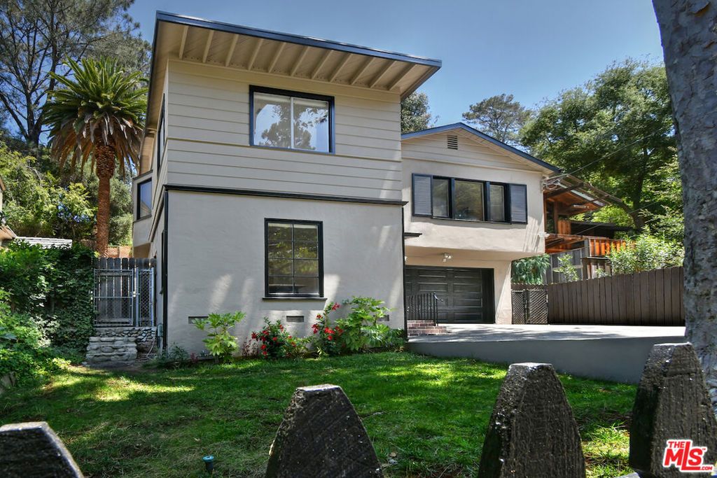 Photo of 10301 Chrysanthemum Lane, Los Angeles, CA 90077 (MLS # 25569433)