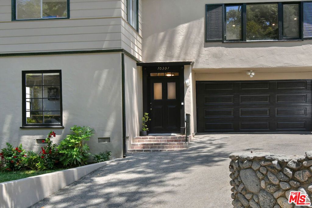 Photo of 10301 Chrysanthemum Lane, Los Angeles, CA 90077 (MLS # 25569433)
