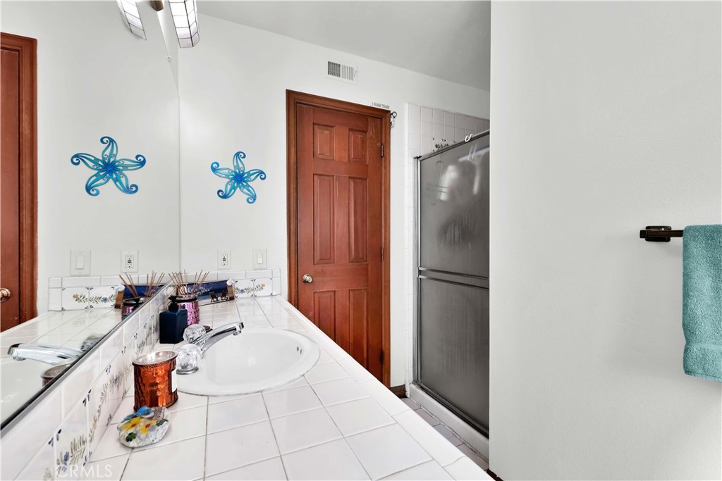 Los Caballeros (LCAB) - Residential Lease