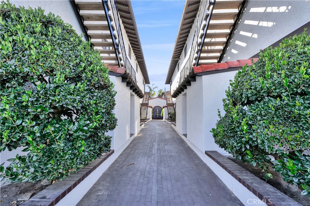 Los Caballeros (LCAB) - Residential Lease