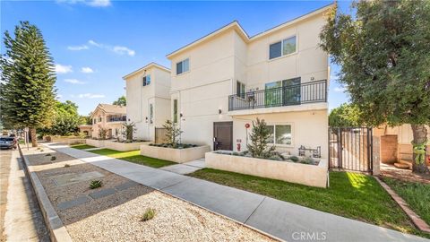 Photo of 17158 Chatsworth Street #4, Granada Hills, CA 91344 (MLS # SR26043450)