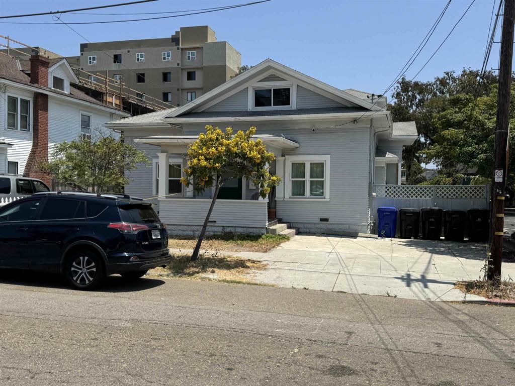 3833 8th Ave