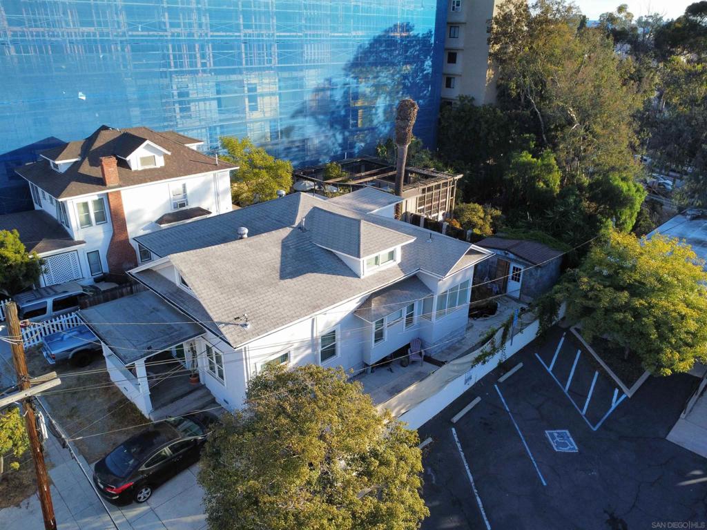 3833 8th Ave