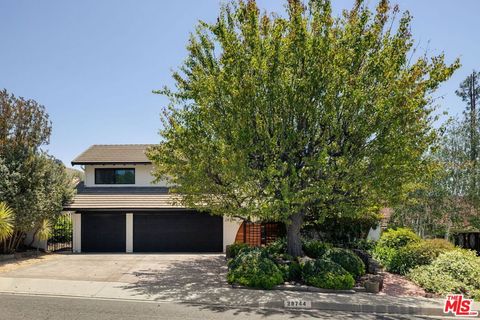 Photo of 28744 Aries Street, Agoura Hills, CA 91301 (MLS # 26841079)