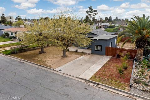 Photo of 2935 Shelly Lane, Bakersfield, CA 93306 (MLS # CV26056197)