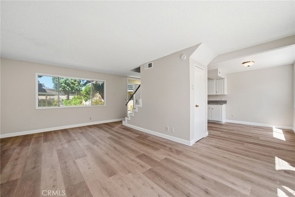 202 E Clifton 3