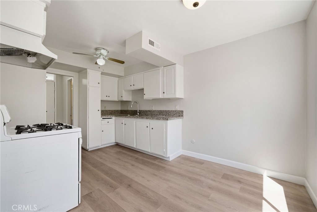 202 E Clifton 3