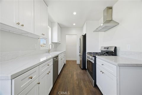 Photo of 8802 S Wilton Place, Los Angeles, CA 90047 (MLS # IN26087326)