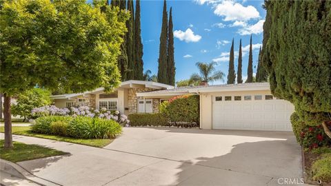 Photo of 5901 Nita Avenue, Woodland Hills, CA 91367 (MLS # SR26116124)