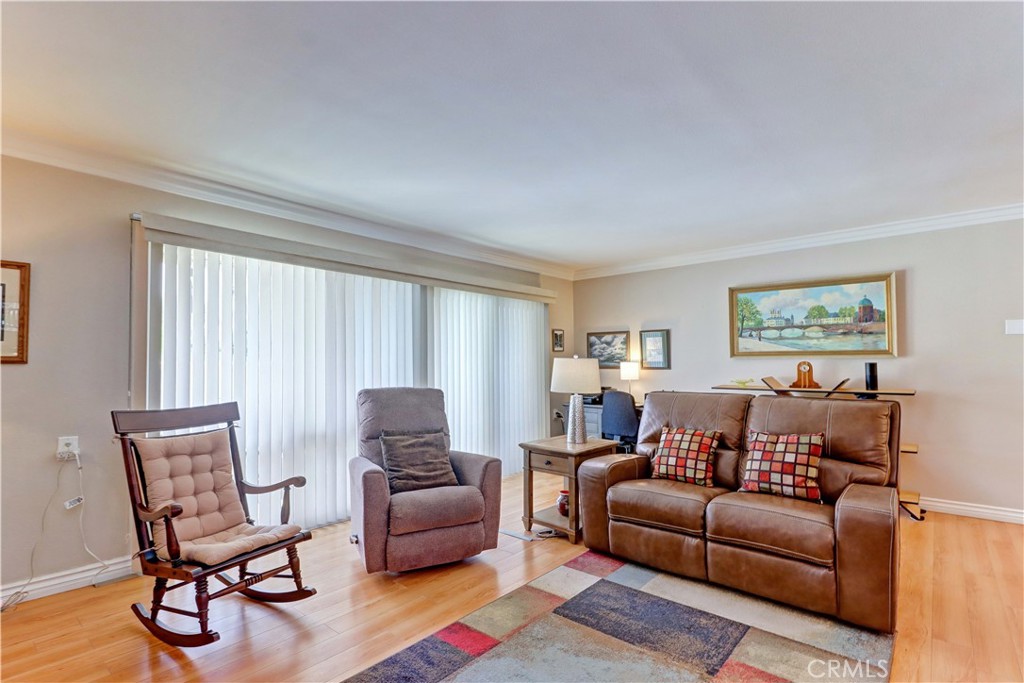 2045 Via Mariposa E Q