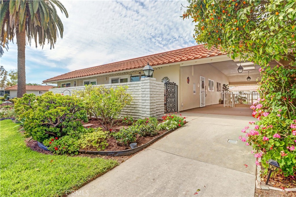 2045 Via Mariposa E Q