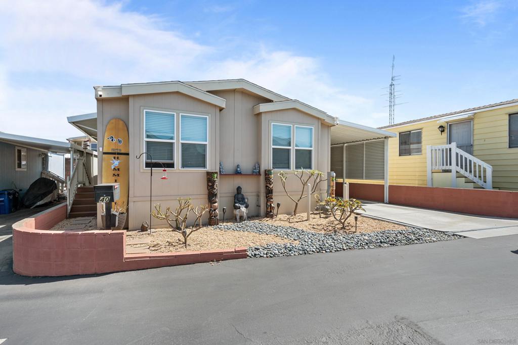 40 Hummingbird Ln.