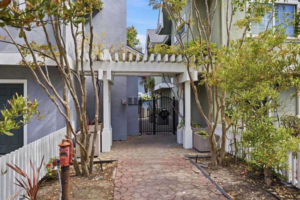 372 N El Camino Real 10
