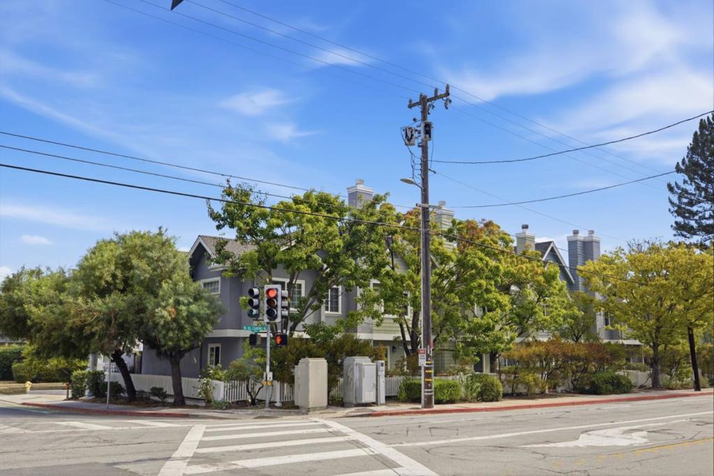 372 N El Camino Real 10
