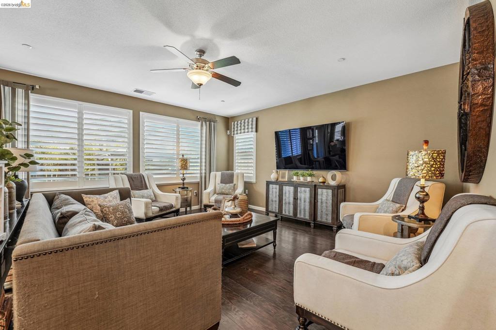 8586 Pinehollow Cir