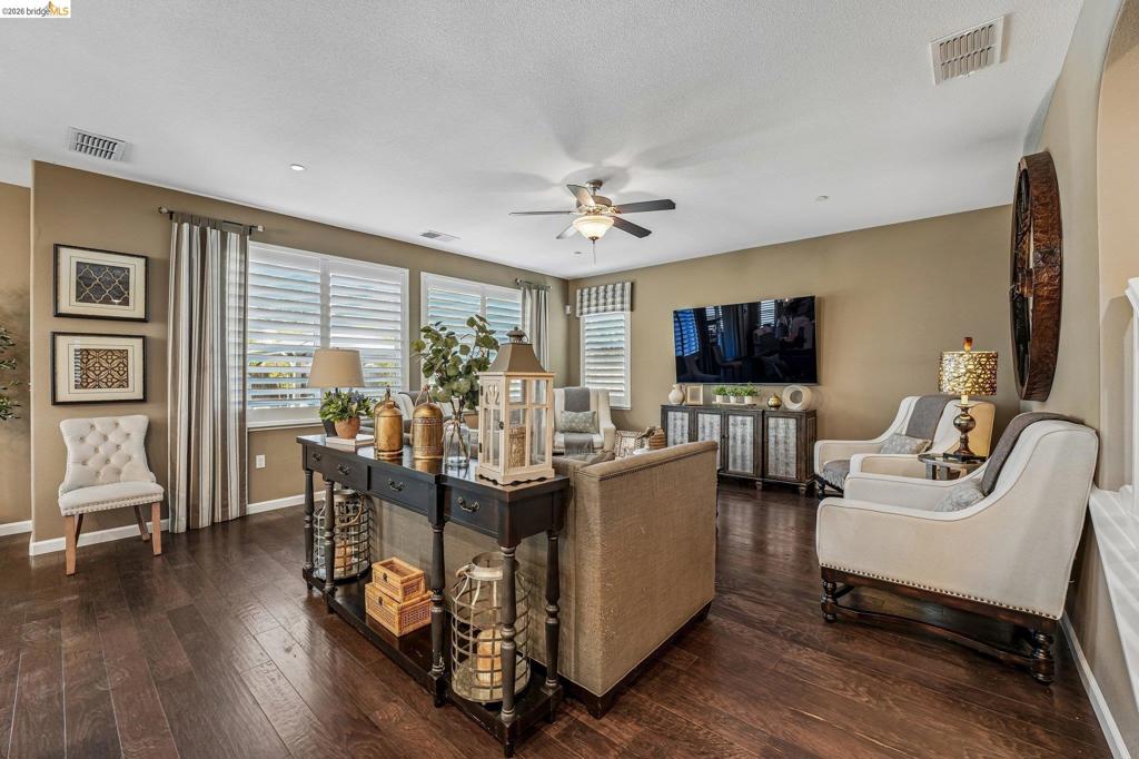 8586 Pinehollow Cir