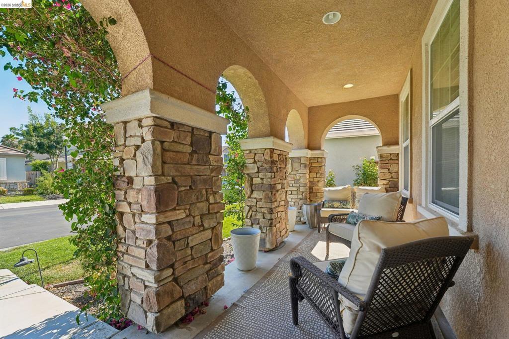 8586 Pinehollow Cir