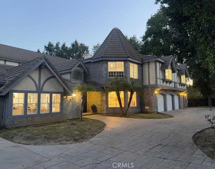 Spectacular entertainers Walnut Acres Estate is nestled and hidden behind a 100 sq ft+private driveway with a secluded keyed entry gate with an expensive 18K+ lot, pool, spa, waterfall, lush foliage, and landscape. This home is full of good energy and love, music Industry royalty. This 7602 sq ft home flows and is flooded with light in every room. A dramatic entry thru iron doors takes you into a formal living room with fireplace, soaring ceilings, and windows. It overflows into a spacious family room with a full bar, 2nd fireplace and backyard access. Formal dining room with a private entertainers patio and access door into the kitchen. Expensive travertine and granite kitchen full of light, pool access and large eat-in area with a coffee bar. Fitness room off laundry and kitchen. Two bedrooms on the first floor. Cascading curved staircase to the 2nd floor with an ornate chandelier. Upstairs 1st bedroom oversized with private bathroom overlooking the pool. Upstairs 2nd bedroom with private bath overlooking the front yard. Master suite approx 1000 sq ft with a private balcony over the rear yard and pool. Sitting area, fireplace, wet bar-all these in the master suite. Additionally walk in closets, huge bathroom with standing tub, standing shower, dual sinks and more. Gigantic media game room over 700sq ft. Recording studio where history was made. Ask the listing agent for more details!!!
Guesthouse/office with a separate entry. Minutes away from Topanga Mall and well known restaurants. Come and explore more about this piece of gem!!!