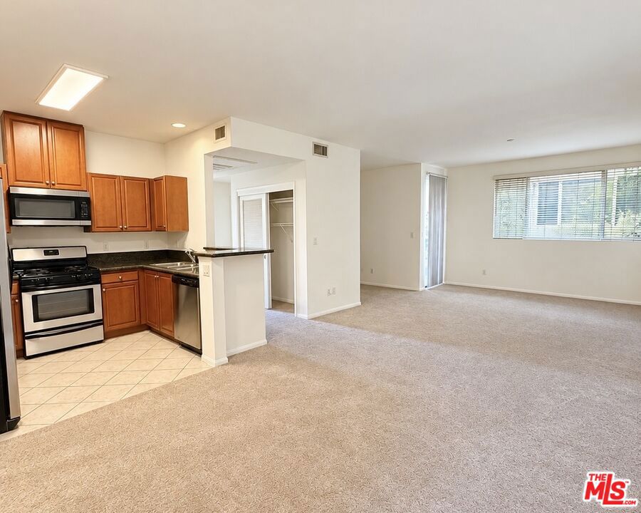 13941 Sherman Way 208