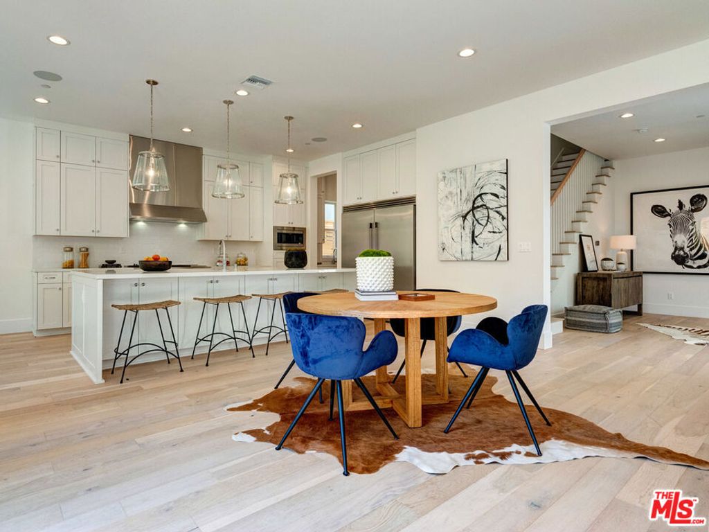 Photo of 744 Almar Avenue, Pacific Palisades, CA 90272 (MLS # 25603591)