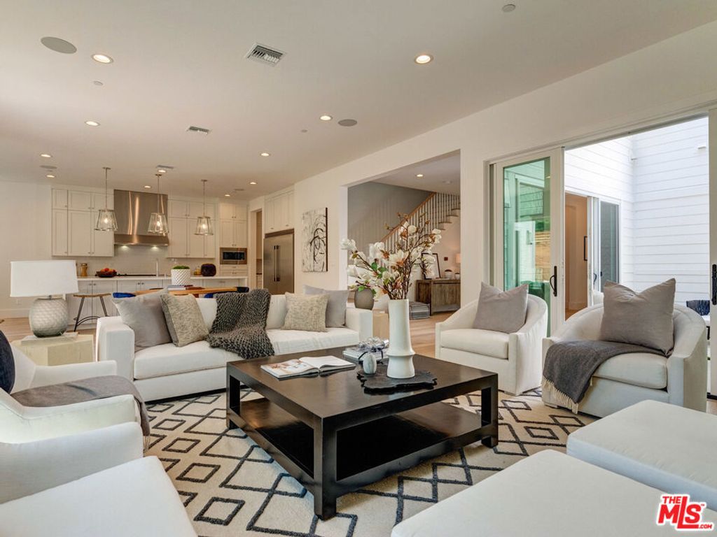Photo of 744 Almar Avenue, Pacific Palisades, CA 90272 (MLS # 25603591)