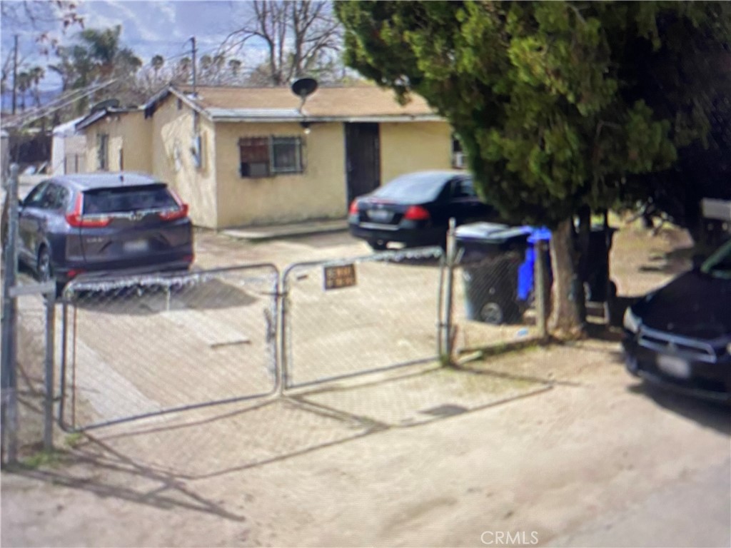 Fixer upper in need of major repairs .