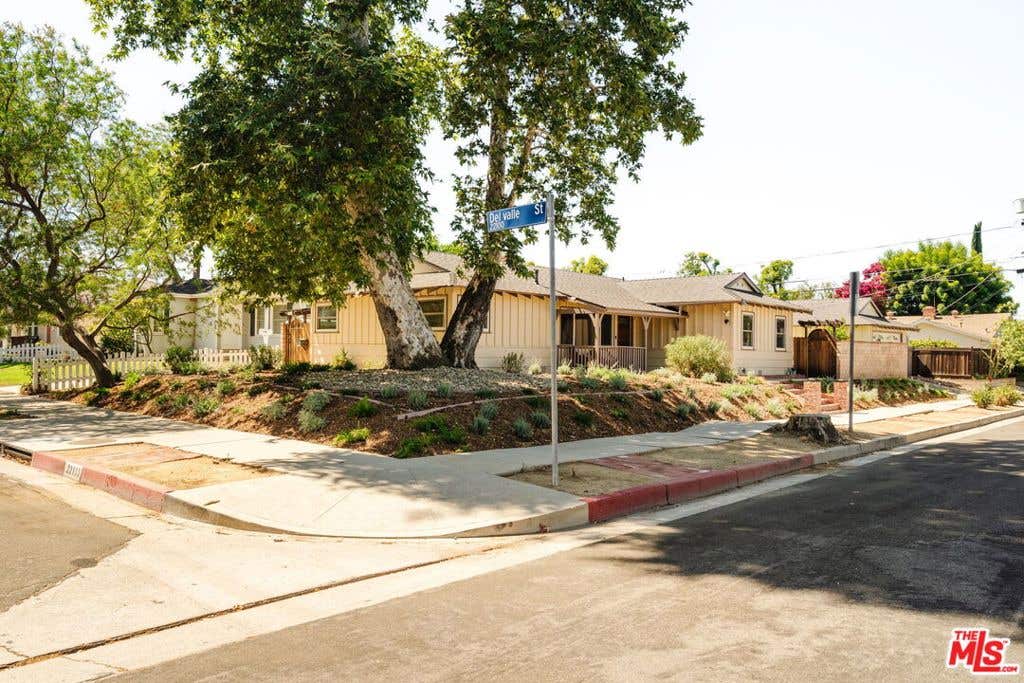 Photo of 22103 Del Valle Street, Woodland Hills, CA 91364 (MLS # 26860423)
