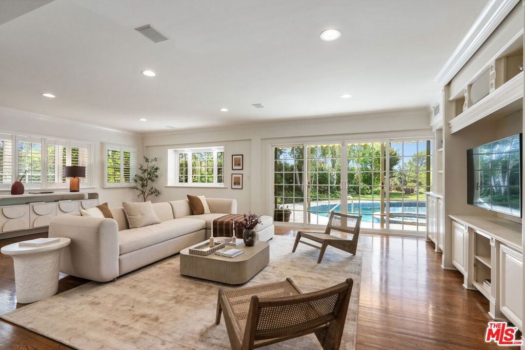 Photo of 2229 Stradella Road, Los Angeles, CA 90077 (MLS # 25586101)