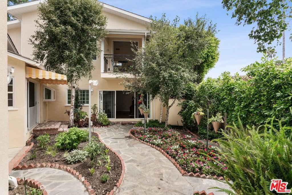 Photo of 2229 Stradella Road, Los Angeles, CA 90077 (MLS # 25586101)
