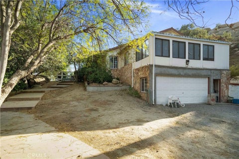 Photo of 9633 Baden Ave, Chatsworth, CA 91311 (MLS # SR26123231)