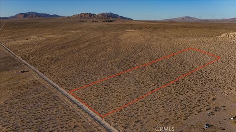 Photo of 733 Harrod Road, Lucerne Valley, CA 92356 (MLS # HD26087699)