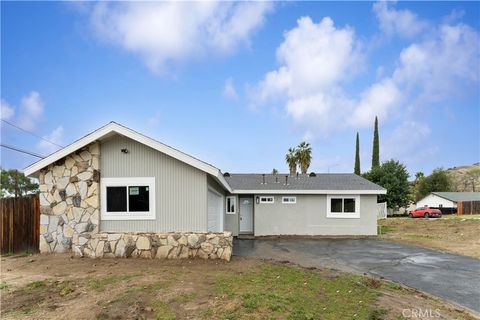 Photo of 432 Pendleton, Banning, CA 92220 (MLS # CV25264907)