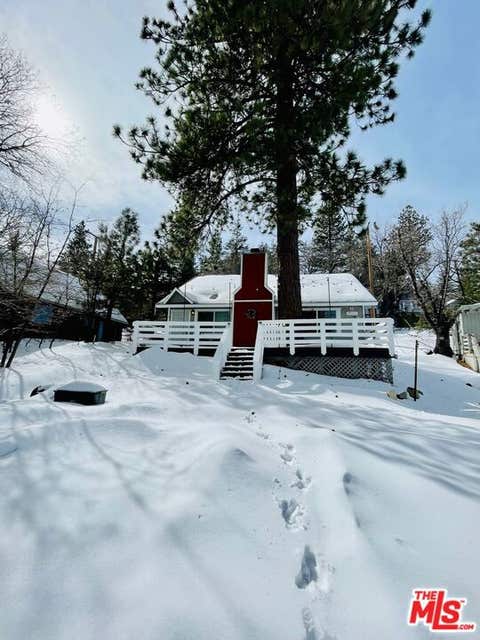 Photo of 2337 Lookout Drive, Running Springs, CA 92382 (MLS # 25581625)
