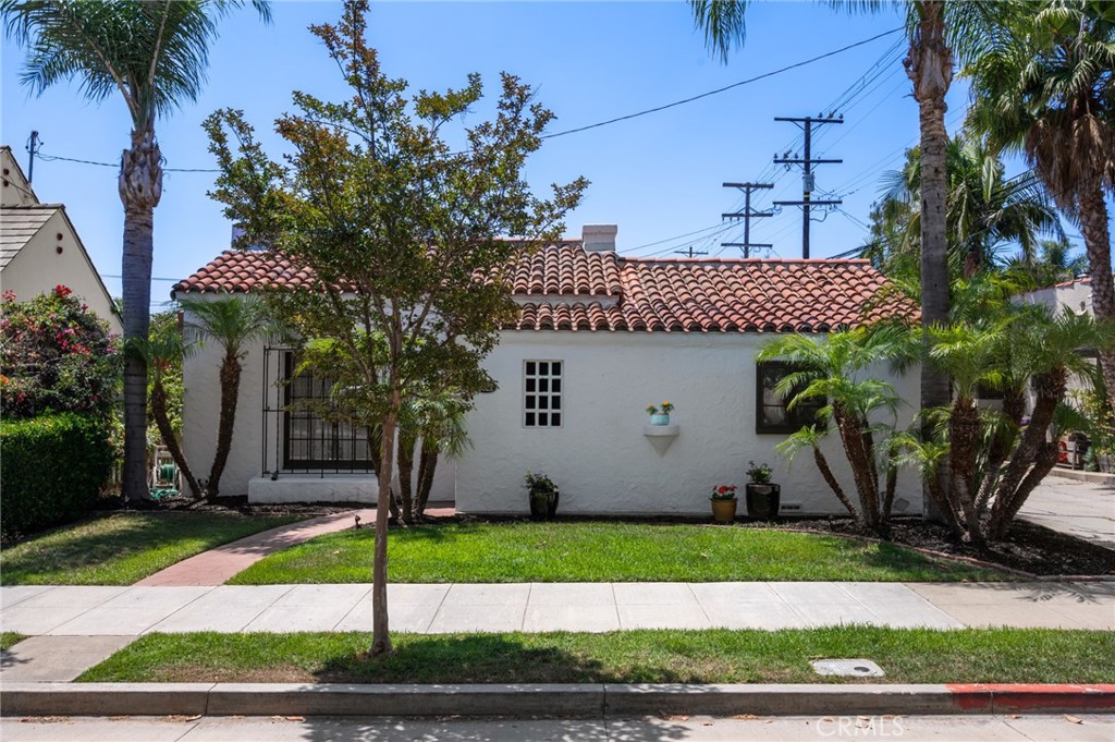 5022 E Broadway