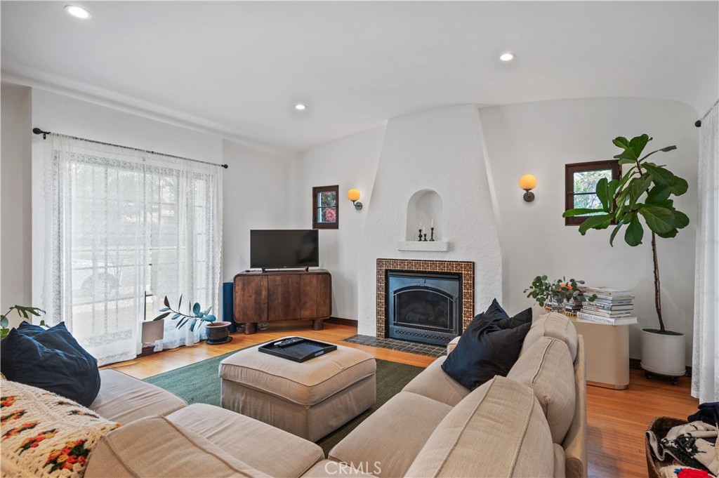 5022 E Broadway