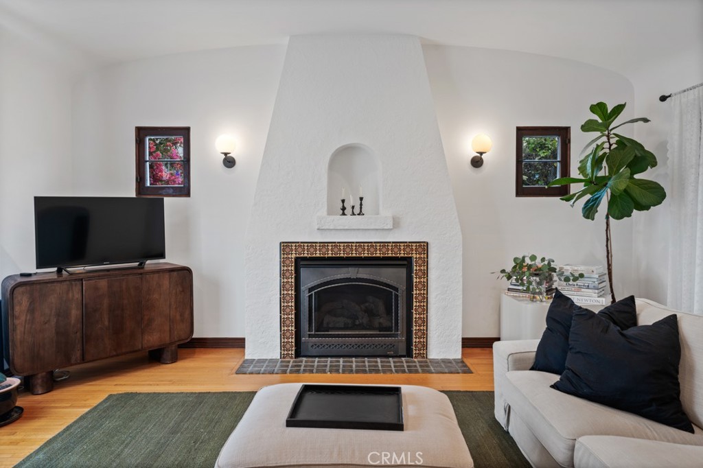 5022 E Broadway