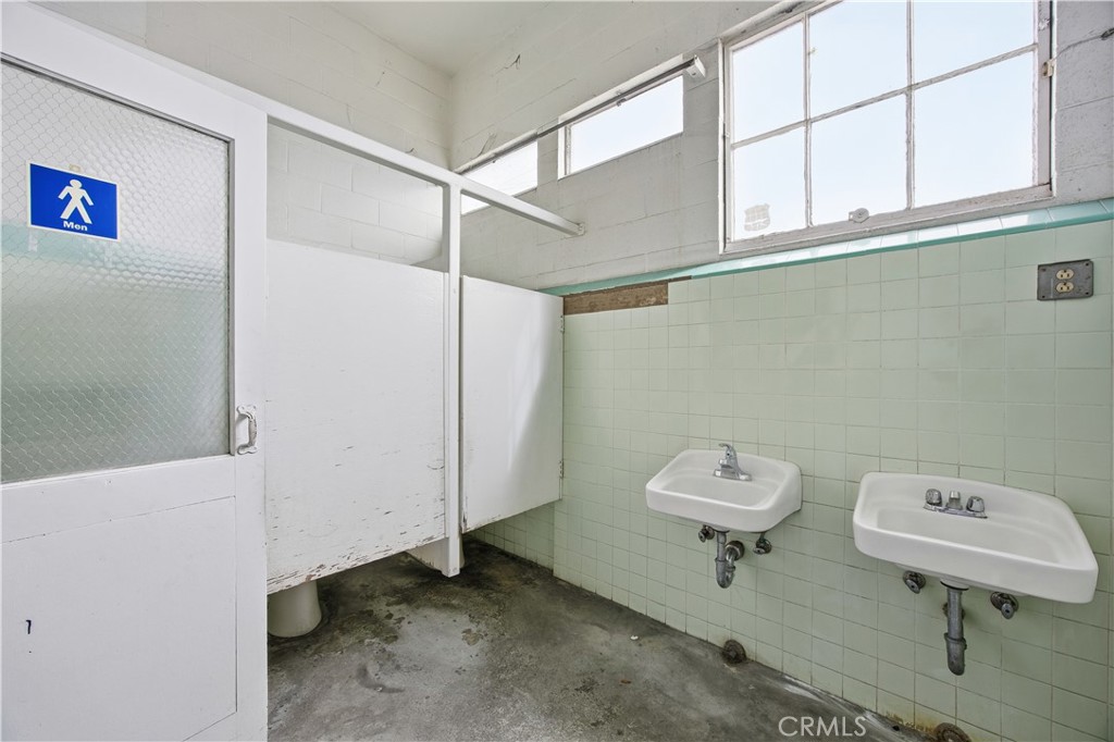 4202 W El Segundo Boulevard