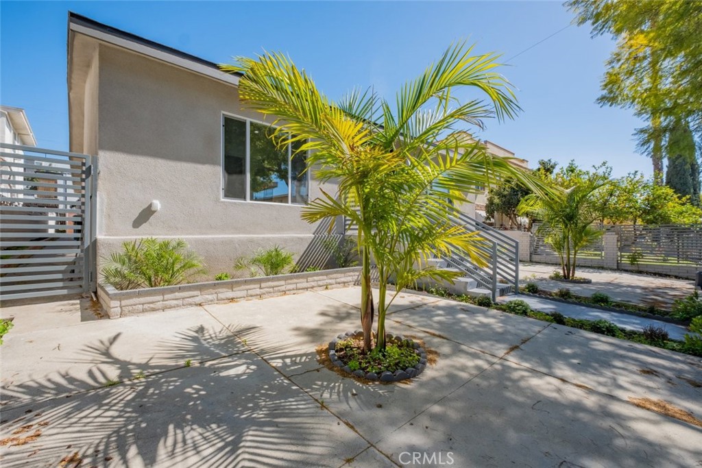 This beautifully updated 1,841 sq. ft. home offers a perfect blend of modern elegance and comfort in one of Hollywood’s most desirable locations. Featuring white tiled marble floors throughout, this 4-bedroom, 2-bathroom residence boasts a bright and airy open-concept design, enhanced by recessed and natural lighting that creates a warm and inviting ambiance. The living room is a stylish retreat, complete with a newly installed fireplace, perfect for cozy evenings. The full kitchen is a chef’s dream, featuring a large island, sleek semi-gloss cabinetry, and stunning quartz countertops, offering ample space for meal preparation and casual dining. Each bedroom is spacious and well-appointed, providing comfort and privacy. Both bathrooms have been tastefully updated with modern finishes, complementing the home’s contemporary aesthetic. With its prime location near world-class dining, entertainment, and major attractions, this home offers the best of Hollywood living. Don’t miss this incredible leasing opportunity—contact us today!