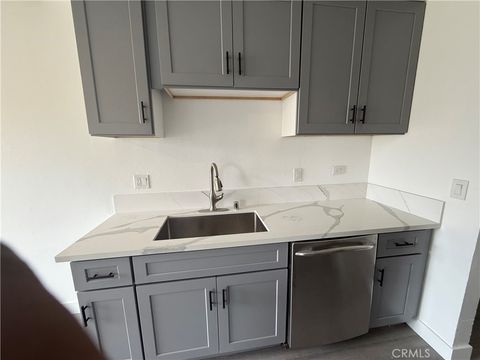Photo of 700 West La Veta Avenue #E4, Orange, CA 92868 (MLS # TR25218218) Photo of 700 West La Veta Avenue #E4, Orange, CA 92868 (MLS # TR25218218)