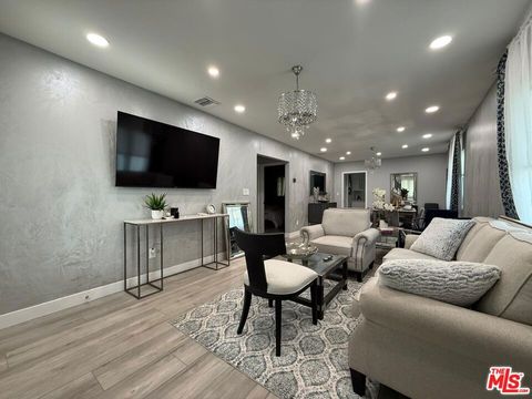 Photo of 515 Myrtle Street, Glendale, CA 91203 (MLS # 25612561)