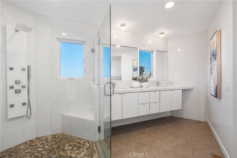 Tiny photo for 901 Summit Drive, Laguna Beach, CA 92651 (MLS # LG25114396)