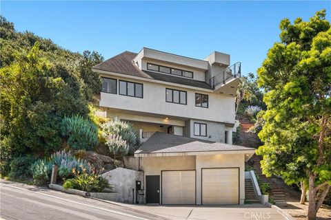 Tiny photo for 901 Summit Drive, Laguna Beach, CA 92651 (MLS # LG25114396)