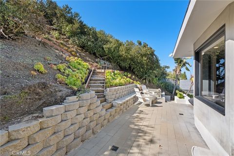 Tiny photo for 901 Summit Drive, Laguna Beach, CA 92651 (MLS # LG25114396)