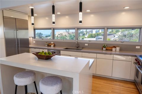 Tiny photo for 901 Summit Drive, Laguna Beach, CA 92651 (MLS # LG25114396)