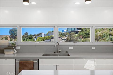 Tiny photo for 901 Summit Drive, Laguna Beach, CA 92651 (MLS # LG25114396)