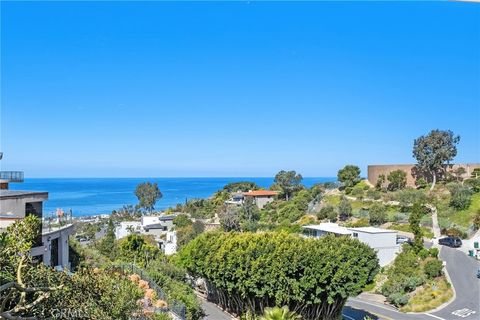 Tiny photo for 901 Summit Drive, Laguna Beach, CA 92651 (MLS # LG25114396)